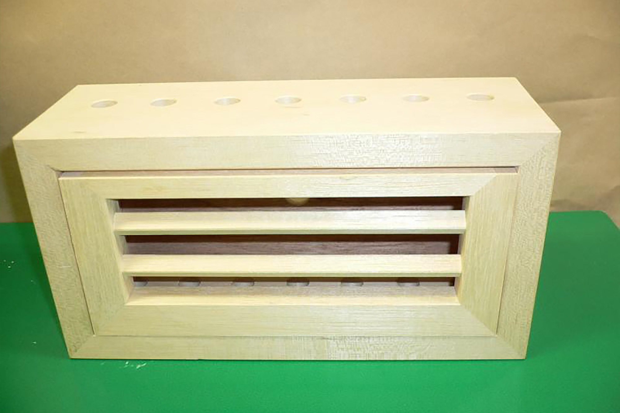 写真：木製　センサーボックス